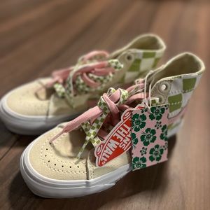 VANS X EMMA MULHOLLAND ON HOLIDAY